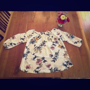 NWT Floral cold shoulder top